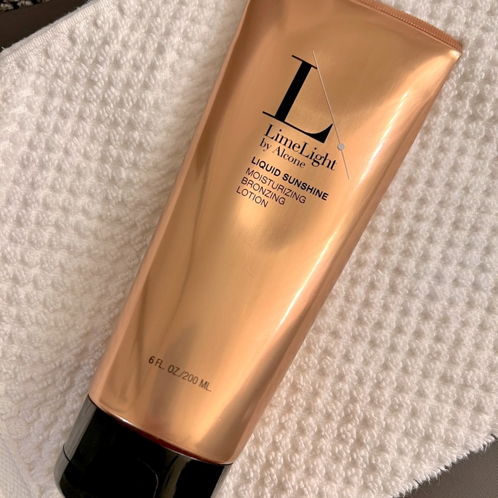 New Limelight By Alcone Liquid Sunshine Moisturizing Body Lotion